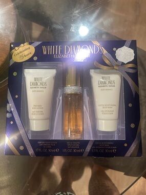Elizabeth Taylor White Diamonds Women Bath & Body Gift Set - White